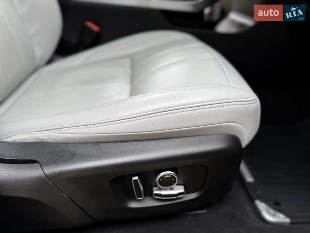 Серый Ленд Ровер Рендж Ровер Эвок, объемом двигателя 2 л и пробегом 65 тыс. км за 42700 $, фото 75 на Automoto.ua