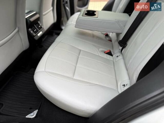 Серый Ленд Ровер Рендж Ровер Эвок, объемом двигателя 2 л и пробегом 65 тыс. км за 42700 $, фото 40 на Automoto.ua