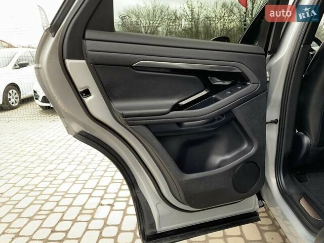 Серый Ленд Ровер Рендж Ровер Эвок, объемом двигателя 2 л и пробегом 180 тыс. км за 35555 $, фото 29 на Automoto.ua