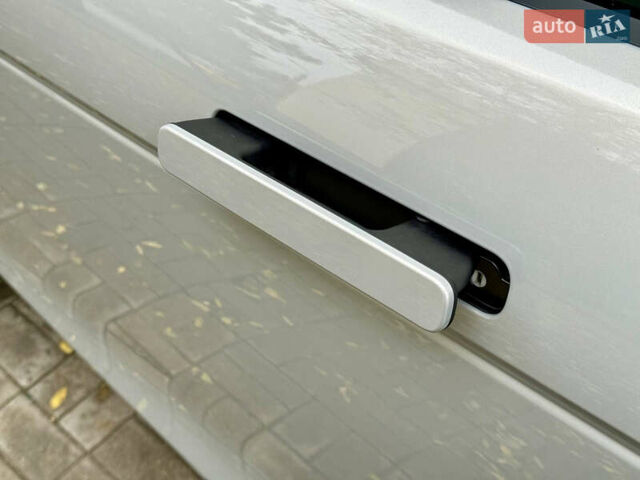 Сірий Ленд Ровер Рендж Ровер Евок, об'ємом двигуна 1.5 л та пробігом 28 тис. км за 39500 $, фото 44 на Automoto.ua