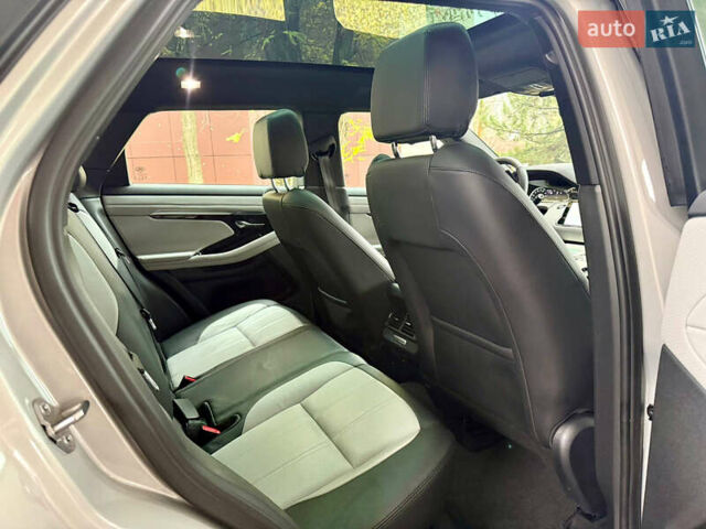 Сірий Ленд Ровер Рендж Ровер Евок, об'ємом двигуна 1.5 л та пробігом 28 тис. км за 39500 $, фото 35 на Automoto.ua