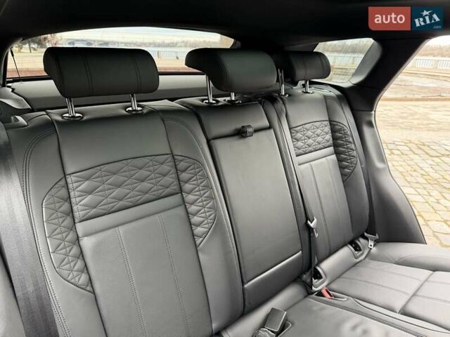 Серый Ленд Ровер Рендж Ровер Эвок, объемом двигателя 2 л и пробегом 37 тыс. км за 47999 $, фото 123 на Automoto.ua