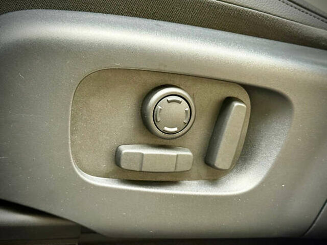 Сірий Ленд Ровер Рендж Ровер Евок, об'ємом двигуна 1.5 л та пробігом 28 тис. км за 39500 $, фото 25 на Automoto.ua