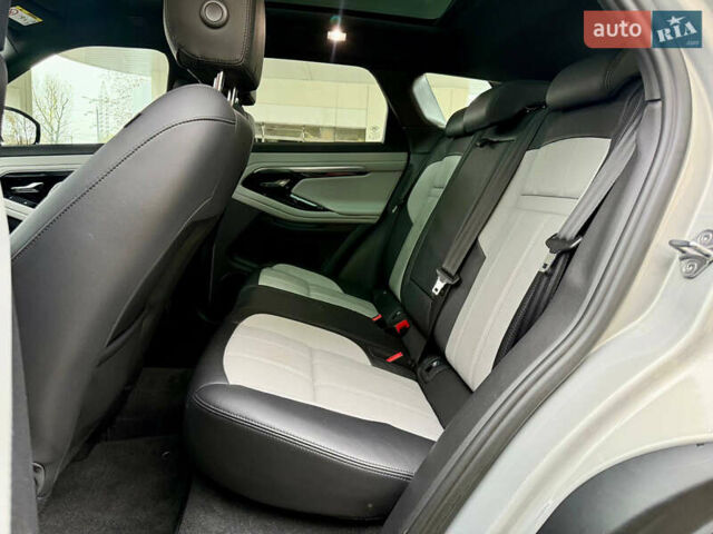 Сірий Ленд Ровер Рендж Ровер Евок, об'ємом двигуна 1.5 л та пробігом 28 тис. км за 39500 $, фото 27 на Automoto.ua