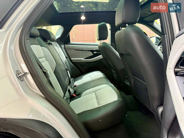 Сірий Ленд Ровер Рендж Ровер Евок, об'ємом двигуна 1.5 л та пробігом 28 тис. км за 39500 $, фото 34 на Automoto.ua