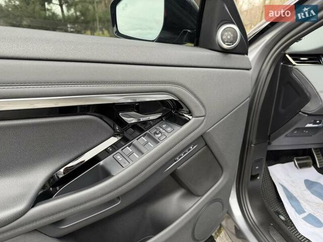 Серый Ленд Ровер Рендж Ровер Эвок, объемом двигателя 2 л и пробегом 37 тыс. км за 47999 $, фото 63 на Automoto.ua