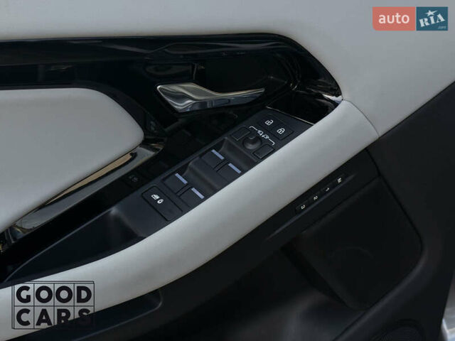 Сірий Ленд Ровер Рендж Ровер Евок, об'ємом двигуна 2 л та пробігом 36 тис. км за 54000 $, фото 17 на Automoto.ua