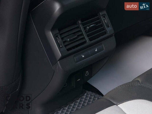 Сірий Ленд Ровер Рендж Ровер Евок, об'ємом двигуна 2 л та пробігом 36 тис. км за 54000 $, фото 25 на Automoto.ua