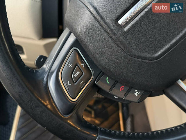 Синій Ленд Ровер Рендж Ровер Евок, об'ємом двигуна 2.18 л та пробігом 220 тис. км за 14900 $, фото 28 на Automoto.ua