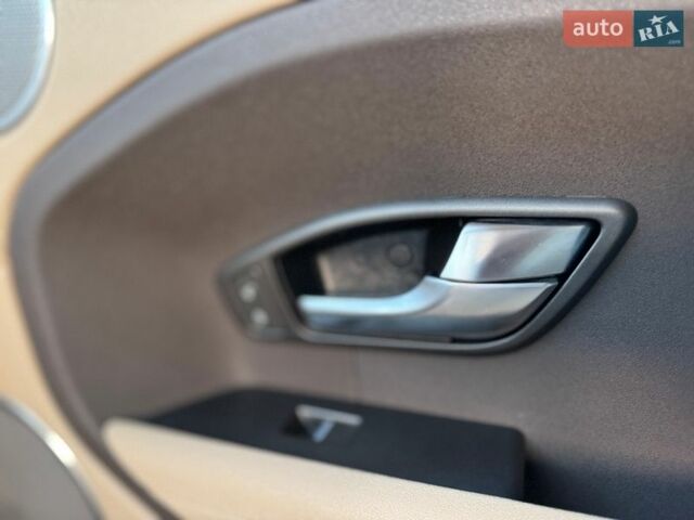 Синій Ленд Ровер Рендж Ровер Евок, об'ємом двигуна 2 л та пробігом 116 тис. км за 13999 $, фото 74 на Automoto.ua