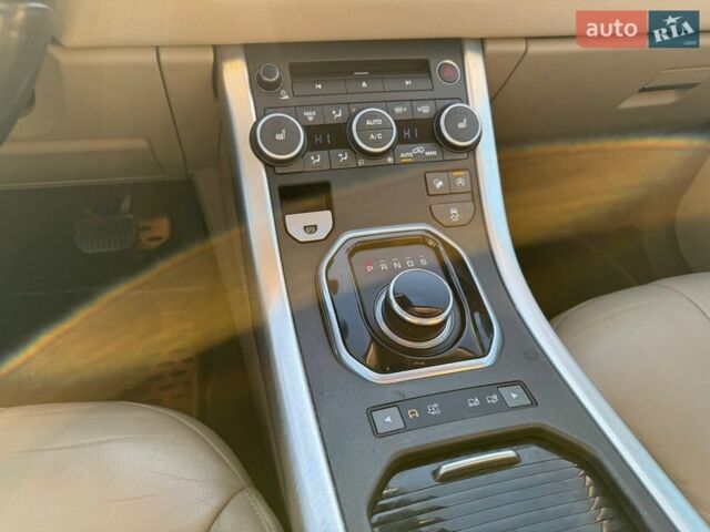 Зелений Ленд Ровер Рендж Ровер Евок, об'ємом двигуна 2 л та пробігом 146 тис. км за 17950 $, фото 17 на Automoto.ua