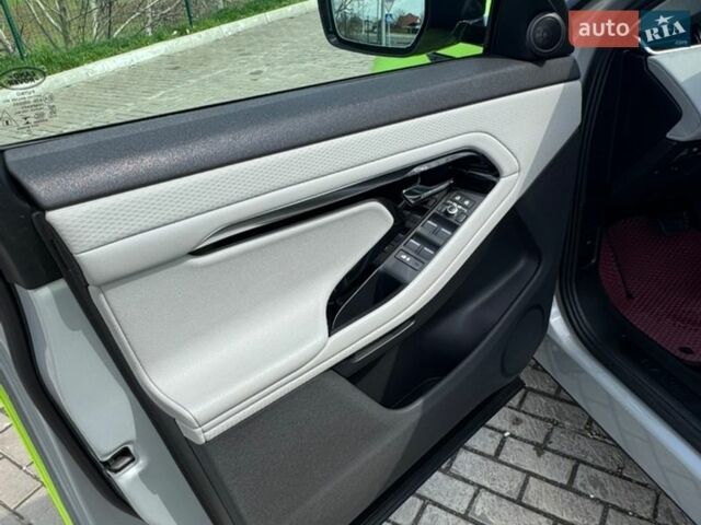 Зелений Ленд Ровер Рендж Ровер Евок, об'ємом двигуна 2 л та пробігом 31 тис. км за 43500 $, фото 16 на Automoto.ua