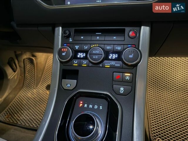 Помаранчевий Ленд Ровер Рендж Ровер Евок, об'ємом двигуна 2 л та пробігом 128 тис. км за 15000 $, фото 24 на Automoto.ua