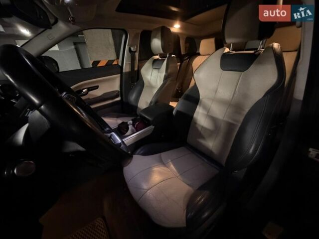 Помаранчевий Ленд Ровер Рендж Ровер Евок, об'ємом двигуна 2 л та пробігом 128 тис. км за 15000 $, фото 28 на Automoto.ua