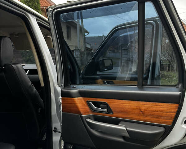 Белый Ленд Ровер Рендж Ровер Спорт, объемом двигателя 2.72 л и пробегом 264 тыс. км за 10000 $, фото 11 на Automoto.ua