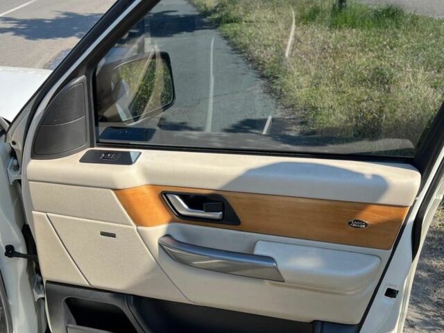 Білий Ленд Ровер Range Rover Sport, об'ємом двигуна 4.2 л та пробігом 100 тис. км за 8500 $, фото 16 на Automoto.ua