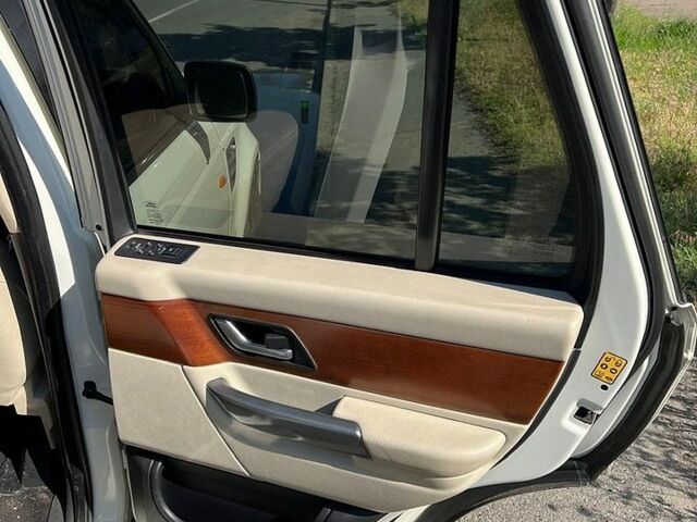 Білий Ленд Ровер Range Rover Sport, об'ємом двигуна 4.2 л та пробігом 160 тис. км за 8000 $, фото 11 на Automoto.ua