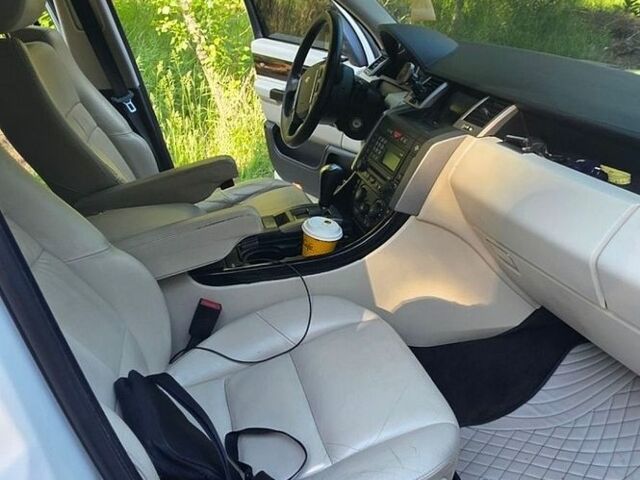 Білий Ленд Ровер Range Rover Sport, об'ємом двигуна 4.2 л та пробігом 206 тис. км за 9500 $, фото 11 на Automoto.ua