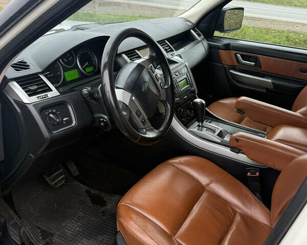 Белый Ленд Ровер Рендж Ровер Спорт, объемом двигателя 2.72 л и пробегом 261 тыс. км за 10800 $, фото 4 на Automoto.ua