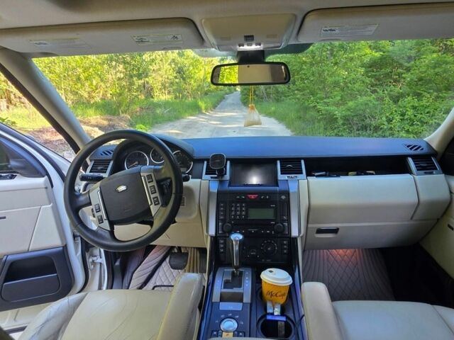 Білий Ленд Ровер Range Rover Sport, об'ємом двигуна 4.2 л та пробігом 206 тис. км за 9500 $, фото 12 на Automoto.ua
