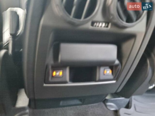 Білий Ленд Ровер Range Rover Sport, об'ємом двигуна 5 л та пробігом 204 тис. км за 16400 $, фото 68 на Automoto.ua