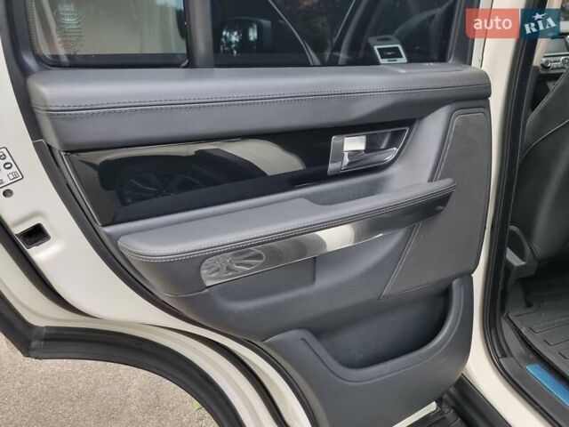 Білий Ленд Ровер Range Rover Sport, об'ємом двигуна 5 л та пробігом 204 тис. км за 16900 $, фото 64 на Automoto.ua