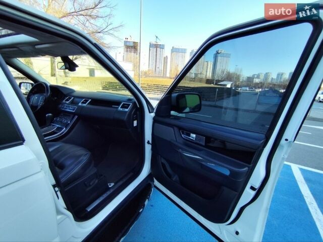 Білий Ленд Ровер Range Rover Sport, об'ємом двигуна 5 л та пробігом 119 тис. км за 13499 $, фото 15 на Automoto.ua