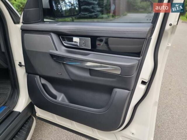 Білий Ленд Ровер Range Rover Sport, об'ємом двигуна 5 л та пробігом 204 тис. км за 16900 $, фото 73 на Automoto.ua