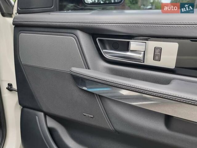 Білий Ленд Ровер Range Rover Sport, об'ємом двигуна 5 л та пробігом 204 тис. км за 16900 $, фото 74 на Automoto.ua