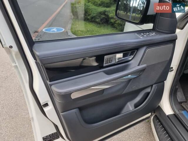 Білий Ленд Ровер Range Rover Sport, об'ємом двигуна 5 л та пробігом 204 тис. км за 16900 $, фото 35 на Automoto.ua
