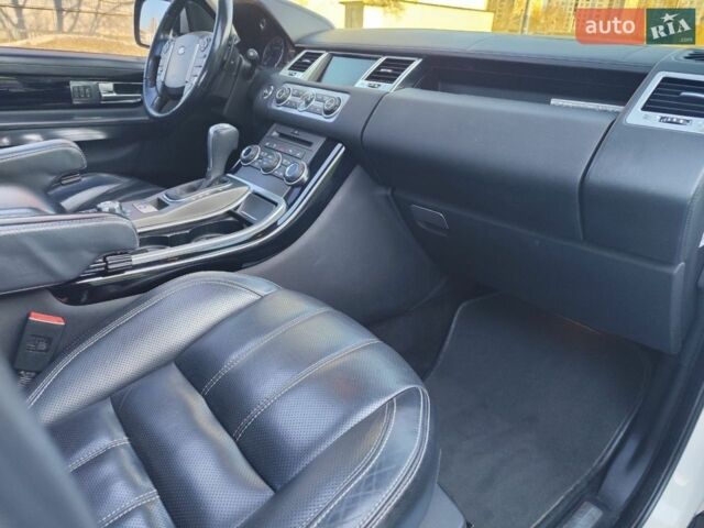 Білий Ленд Ровер Range Rover Sport, об'ємом двигуна 5 л та пробігом 119 тис. км за 13499 $, фото 13 на Automoto.ua