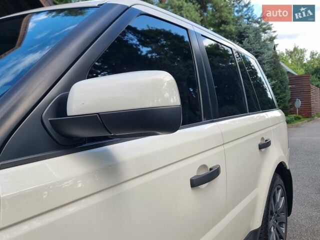 Білий Ленд Ровер Range Rover Sport, об'ємом двигуна 5 л та пробігом 204 тис. км за 16900 $, фото 5 на Automoto.ua