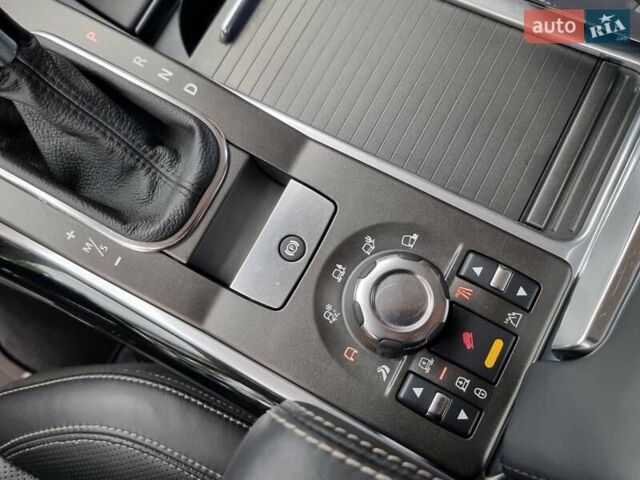 Білий Ленд Ровер Range Rover Sport, об'ємом двигуна 5 л та пробігом 204 тис. км за 16900 $, фото 61 на Automoto.ua