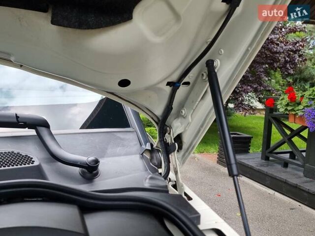 Білий Ленд Ровер Range Rover Sport, об'ємом двигуна 5 л та пробігом 204 тис. км за 16900 $, фото 84 на Automoto.ua