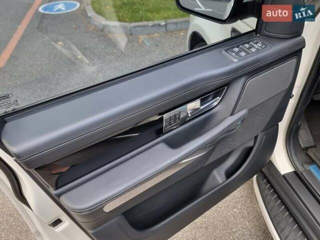Білий Ленд Ровер Range Rover Sport, об'ємом двигуна 5 л та пробігом 204 тис. км за 16900 $, фото 38 на Automoto.ua
