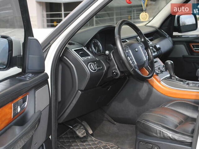 Білий Ленд Ровер Range Rover Sport, об'ємом двигуна 2.99 л та пробігом 295 тис. км за 13000 $, фото 21 на Automoto.ua