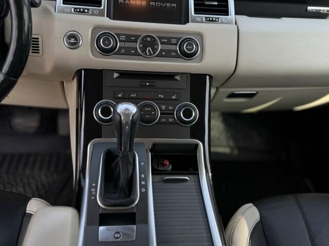 Білий Ленд Ровер Range Rover Sport, об'ємом двигуна 3 л та пробігом 312 тис. км за 13500 $, фото 6 на Automoto.ua