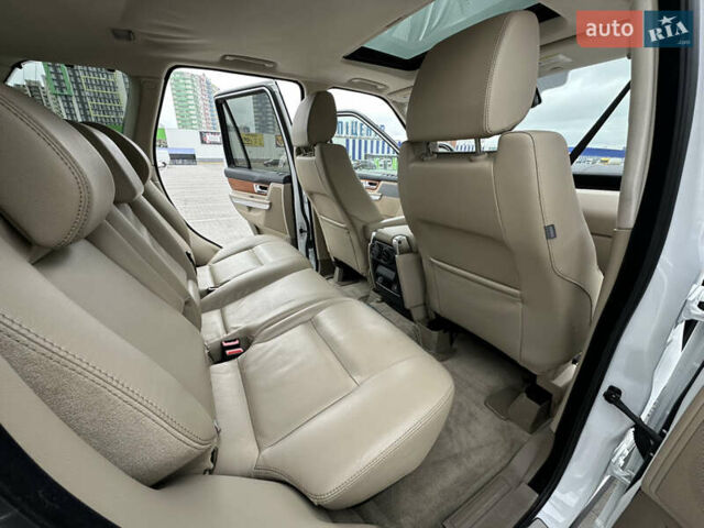 Білий Ленд Ровер Range Rover Sport, об'ємом двигуна 5 л та пробігом 120 тис. км за 13500 $, фото 44 на Automoto.ua