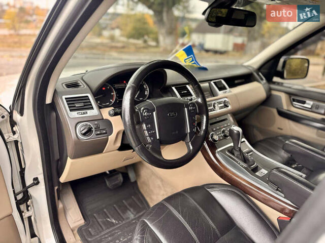 Білий Ленд Ровер Range Rover Sport, об'ємом двигуна 3 л та пробігом 208 тис. км за 15900 $, фото 23 на Automoto.ua