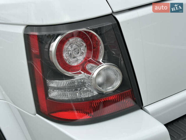 Білий Ленд Ровер Range Rover Sport, об'ємом двигуна 5 л та пробігом 120 тис. км за 13500 $, фото 27 на Automoto.ua