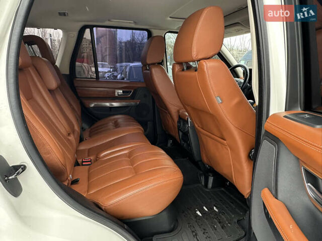 Білий Ленд Ровер Range Rover Sport, об'ємом двигуна 5 л та пробігом 171 тис. км за 12500 $, фото 31 на Automoto.ua