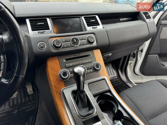 Белый Ленд Ровер Рендж Ровер Спорт, объемом двигателя 2.99 л и пробегом 320 тыс. км за 15000 $, фото 15 на Automoto.ua