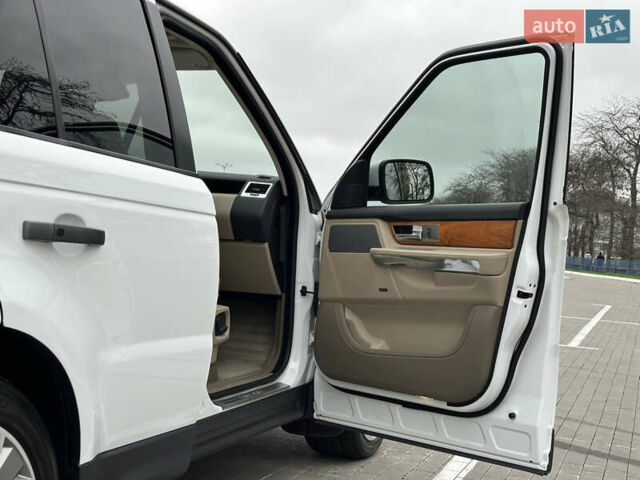 Білий Ленд Ровер Range Rover Sport, об'ємом двигуна 5 л та пробігом 120 тис. км за 13500 $, фото 49 на Automoto.ua