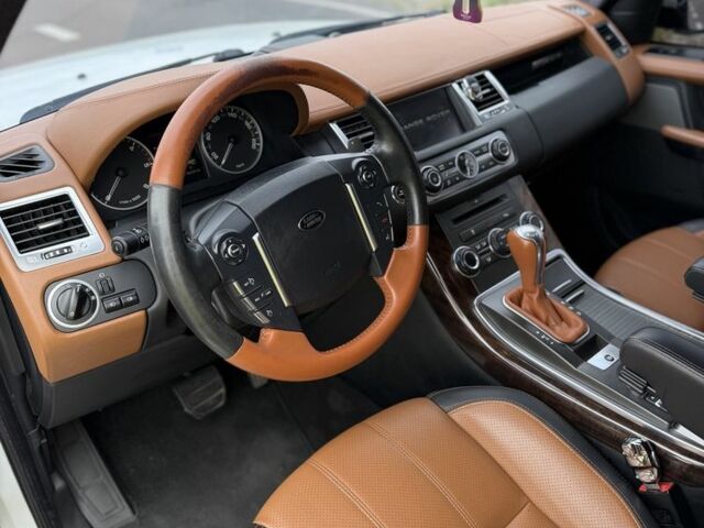 Білий Ленд Ровер Range Rover Sport, об'ємом двигуна 3 л та пробігом 178 тис. км за 11000 $, фото 15 на Automoto.ua