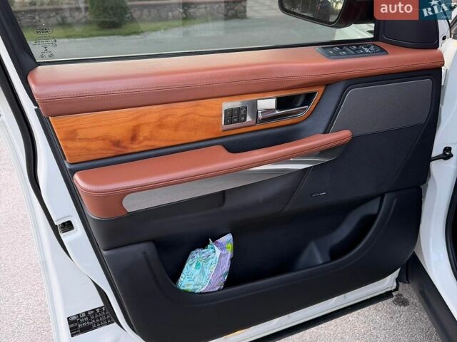 Білий Ленд Ровер Range Rover Sport, об'ємом двигуна 5 л та пробігом 180 тис. км за 10600 $, фото 30 на Automoto.ua