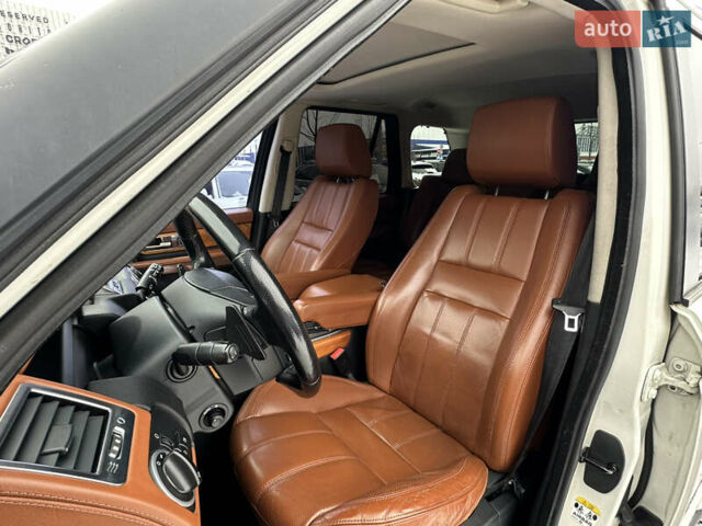 Білий Ленд Ровер Range Rover Sport, об'ємом двигуна 5 л та пробігом 171 тис. км за 12500 $, фото 35 на Automoto.ua