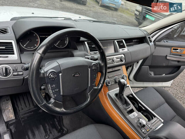 Белый Ленд Ровер Рендж Ровер Спорт, объемом двигателя 2.99 л и пробегом 320 тыс. км за 15000 $, фото 16 на Automoto.ua