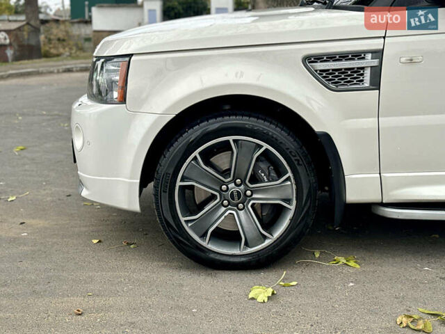 Білий Ленд Ровер Range Rover Sport, об'ємом двигуна 3 л та пробігом 208 тис. км за 15900 $, фото 3 на Automoto.ua