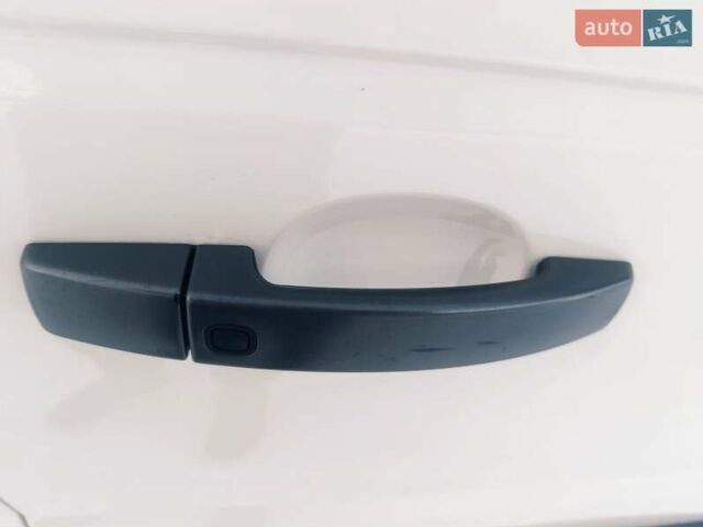 Білий Ленд Ровер Range Rover Sport, об'ємом двигуна 5 л та пробігом 179 тис. км за 14800 $, фото 22 на Automoto.ua