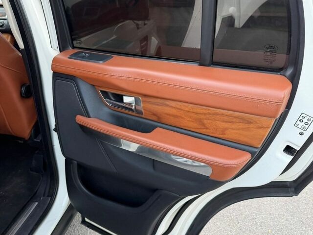 Білий Ленд Ровер Range Rover Sport, об'ємом двигуна 5 л та пробігом 180 тис. км за 10600 $, фото 26 на Automoto.ua